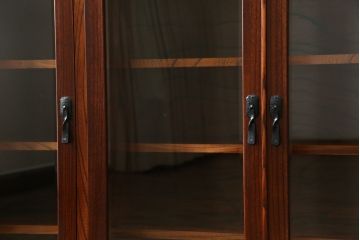 中古　伝統工芸　岩谷堂箪笥　金具の細やかなデザインが美しいサイドボード(ガラス戸棚、収納棚、キャビネット)(R-051964)