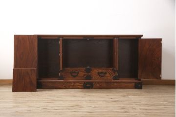 中古　伝統工芸　岩谷堂箪笥　菊幸作　ダイナミックな杢目が一際目を引く収納棚(戸棚、キャビネット、ローボード)(R-051965)