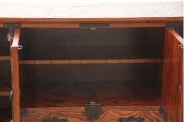 中古　伝統工芸　岩谷堂箪笥　菊幸作　ダイナミックな杢目が一際目を引く収納棚(戸棚、キャビネット、ローボード)(R-051965)