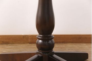 新古品　展示品　北海道民芸家具　樺材　HM472シリーズ　上品な優しい雰囲気を醸し出す円形テーブル(ラウンドテーブル、ダイニングテーブル、コーヒーテーブル)(定価約18万円)(R-051966)