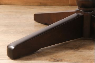 新古品　展示品　北海道民芸家具　樺材　HM472シリーズ　上品な優しい雰囲気を醸し出す円形テーブル(ラウンドテーブル、ダイニングテーブル、コーヒーテーブル)(定価約18万円)(R-051966)