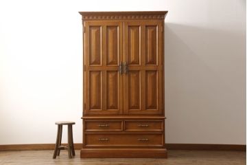中古　横浜クラシック家具　ダニエル(daniel)　スパニッシュシリーズ　クラシカルな雰囲気が上品なワードローブ(定価約150万円)(洋服タンス、衣装箪笥、引き出し)(R-051980)