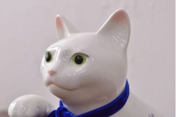 ノリタケ　Noritake　招き猫(中)　青小花　置物(ホームアクセサリー、ディスプレイ、置き物)(R-051981)