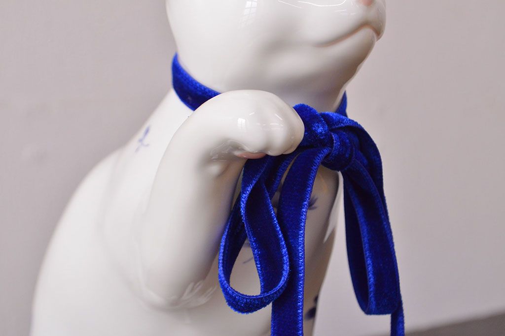 ノリタケ　Noritake　招き猫(中)　青小花　置物(ホームアクセサリー、ディスプレイ、置き物)(R-051981)