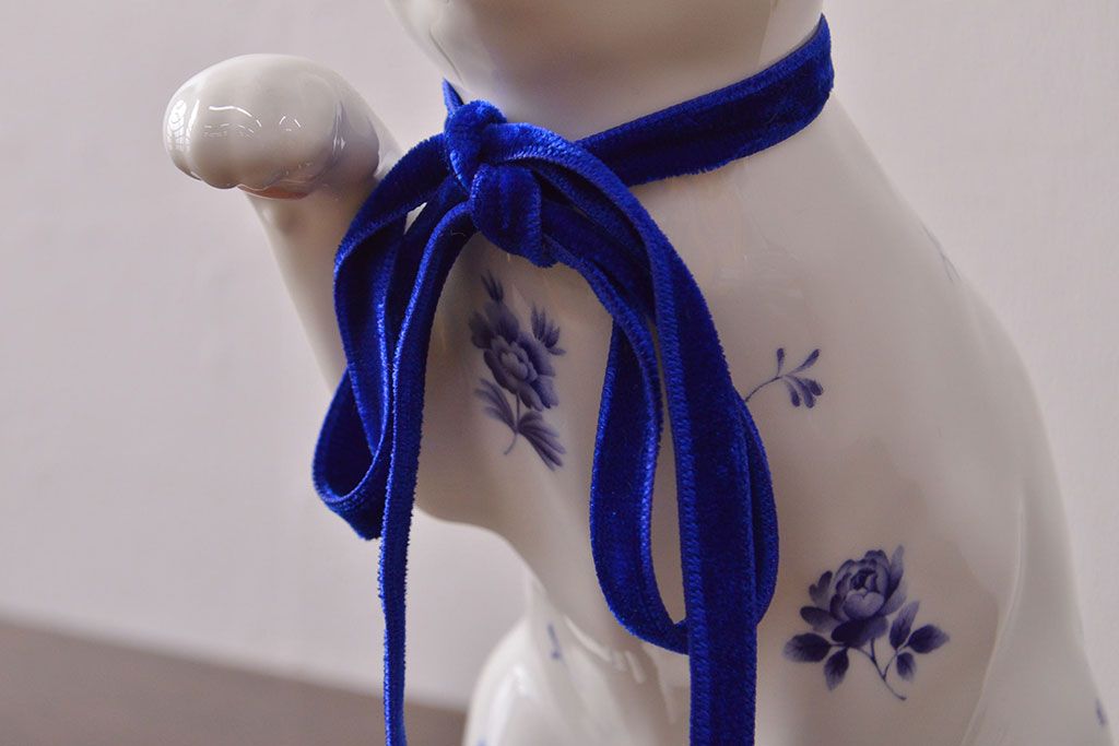 ノリタケ　Noritake　招き猫(中)　青小花　置物(ホームアクセサリー、ディスプレイ、置き物)(R-051981)