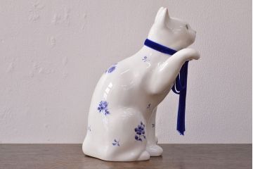 ノリタケ　Noritake　招き猫(中)　青小花　置物(ホームアクセサリー、ディスプレイ、置き物)(R-051981)