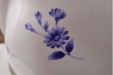 ノリタケ　Noritake　招き猫(中)　青小花　置物(ホームアクセサリー、ディスプレイ、置き物)(R-051981)