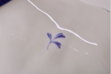 ノリタケ　Noritake　招き猫(中)　青小花　置物(ホームアクセサリー、ディスプレイ、置き物)(R-051981)