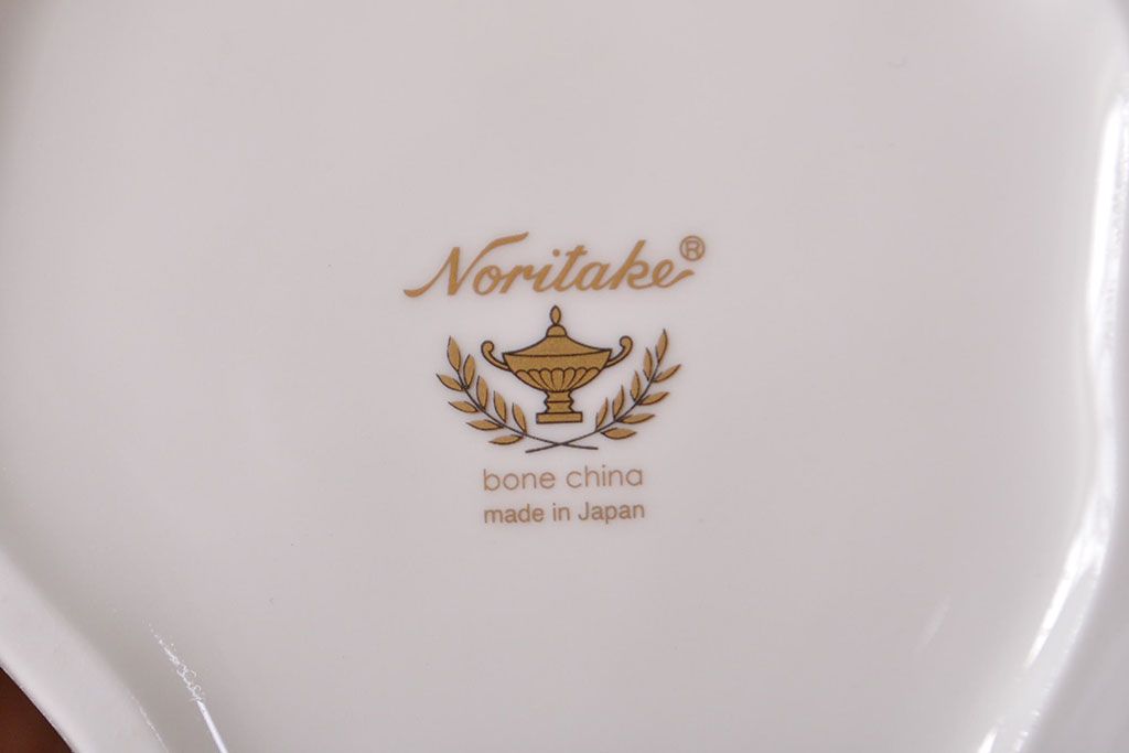 ノリタケ　Noritake　招き猫(中)　青小花　置物(ホームアクセサリー、ディスプレイ、置き物)(R-051981)