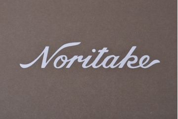 ノリタケ　Noritake　招き猫(中)　青小花　置物(ホームアクセサリー、ディスプレイ、置き物)(R-051981)