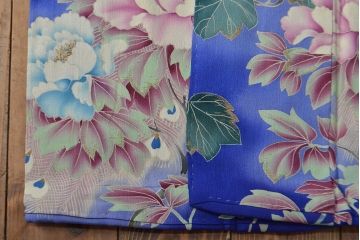 大正〜昭和初期　孔雀の図　縮緬着物(古布、正絹)(R-051989)