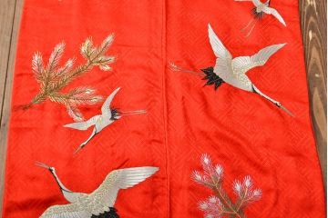 大正〜昭和初期　松鶴　刺繍着物(古布、正絹)(R-051991)