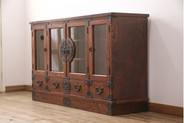 中古　美品　民芸家具　岩谷堂箪笥　牡丹の意匠金具が目を引く和モダンのサイドボード(定価約57万円)(収納棚、ガラス戸棚、キャビネット)(R-052014)