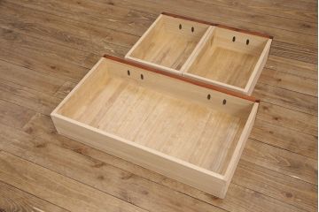 中古　美品　民芸家具　岩谷堂箪笥　牡丹の意匠金具が目を引く和モダンのサイドボード(定価約57万円)(収納棚、ガラス戸棚、キャビネット)(R-052014)