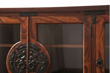 中古　美品　民芸家具　岩谷堂箪笥　牡丹の意匠金具が目を引く和モダンのサイドボード(定価約57万円)(収納棚、ガラス戸棚、キャビネット)(R-052014)