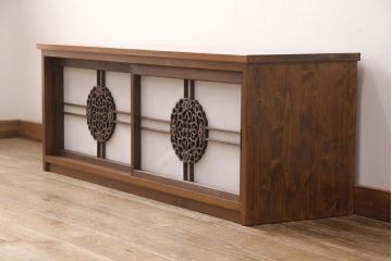 ラフジュ工房オリジナル　古建具リメイク　透かし彫りが上品なアクセントになる引き戸のテレビ台(ローボード、テレビボード、収納棚)(R-052022)
