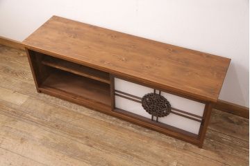 ラフジュ工房オリジナル　古建具リメイク　透かし彫りが上品なアクセントになる引き戸のテレビ台(ローボード、テレビボード、収納棚)(R-052022)