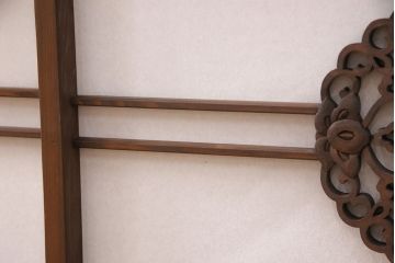 ラフジュ工房オリジナル　古建具リメイク　透かし彫りが上品なアクセントになる引き戸のテレビ台(ローボード、テレビボード、収納棚)(R-052022)