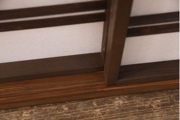 ラフジュ工房オリジナル　古建具リメイク　透かし彫りが上品なアクセントになる引き戸のテレビ台(ローボード、テレビボード、収納棚)(R-052022)