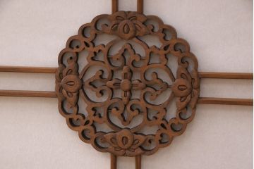 ラフジュ工房オリジナル　古建具リメイク　透かし彫り　上品な和の趣を演出する引き戸のテレビ台(ローボード、テレビボード、収納棚)(R-052024)