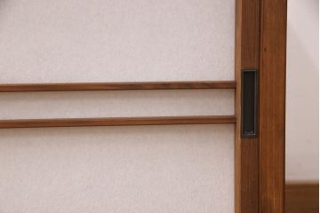 ラフジュ工房オリジナル　古建具リメイク　透かし彫り　上品な和の趣を演出する引き戸のテレビ台(ローボード、テレビボード、収納棚)(R-052024)