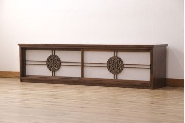 ラフジュ工房オリジナル　古建具リメイク　透かし彫り　上品な和の雰囲気を高める引き戸のテレビ台(ローボード、テレビボード、収納棚)(R-052025)