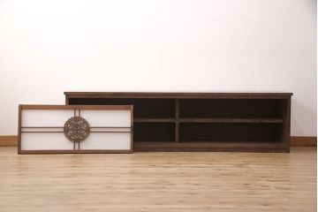ラフジュ工房オリジナル　古建具リメイク　透かし彫り　上品な和の雰囲気を高める引き戸のテレビ台(ローボード、テレビボード、収納棚)(R-052025)