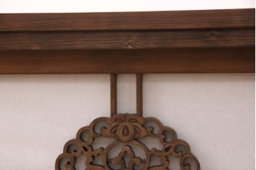 ラフジュ工房オリジナル　古建具リメイク　透かし彫り　上品な和の雰囲気を高める引き戸のテレビ台(ローボード、テレビボード、収納棚)(R-052025)