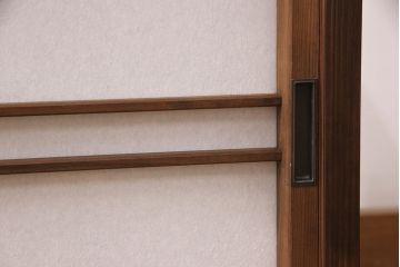 ラフジュ工房オリジナル　古建具リメイク　透かし彫り　上品な和の雰囲気を高める引き戸のテレビ台(ローボード、テレビボード、収納棚)(R-052025)