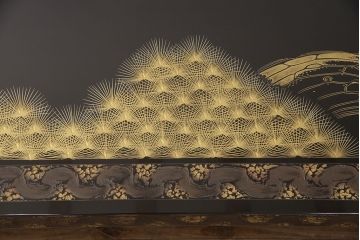 中古　工芸家具　極美品　立体的な漆塗りがインパクト抜群の高級座卓(定価約250万円)(ローテーブル)(R-052026)