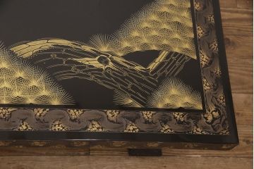 中古　工芸家具　極美品　立体的な漆塗りがインパクト抜群の高級座卓(定価約250万円)(ローテーブル)(R-052026)