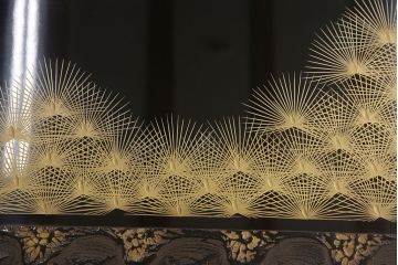 中古　工芸家具　極美品　立体的な漆塗りがインパクト抜群の高級座卓(定価約250万円)(ローテーブル)(R-052026)