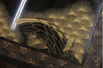 中古　工芸家具　極美品　立体的な漆塗りがインパクト抜群の高級座卓(定価約250万円)(ローテーブル)(R-052026)