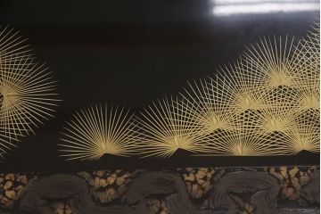 中古　工芸家具　極美品　立体的な漆塗りがインパクト抜群の高級座卓(定価約250万円)(ローテーブル)(R-052026)