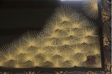 中古　工芸家具　極美品　立体的な漆塗りがインパクト抜群の高級座卓(定価約250万円)(ローテーブル)(R-052026)