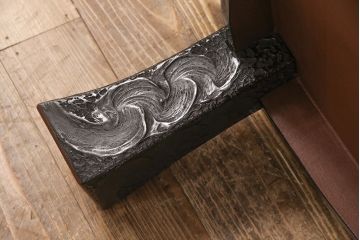 中古　工芸家具　極美品　立体的な漆塗りがインパクト抜群の高級座卓(定価約250万円)(ローテーブル)(R-052026)
