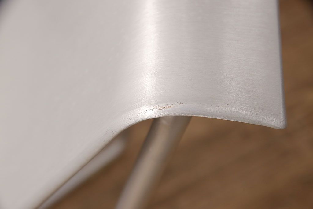 中古　emeco(エメコ)　SUPERLIGHT(スーパーライト)　メンズライクの空間づくりにおすすめのアルミ製チェア(サイドチェア、椅子)(定価約14万円)(R-052028)