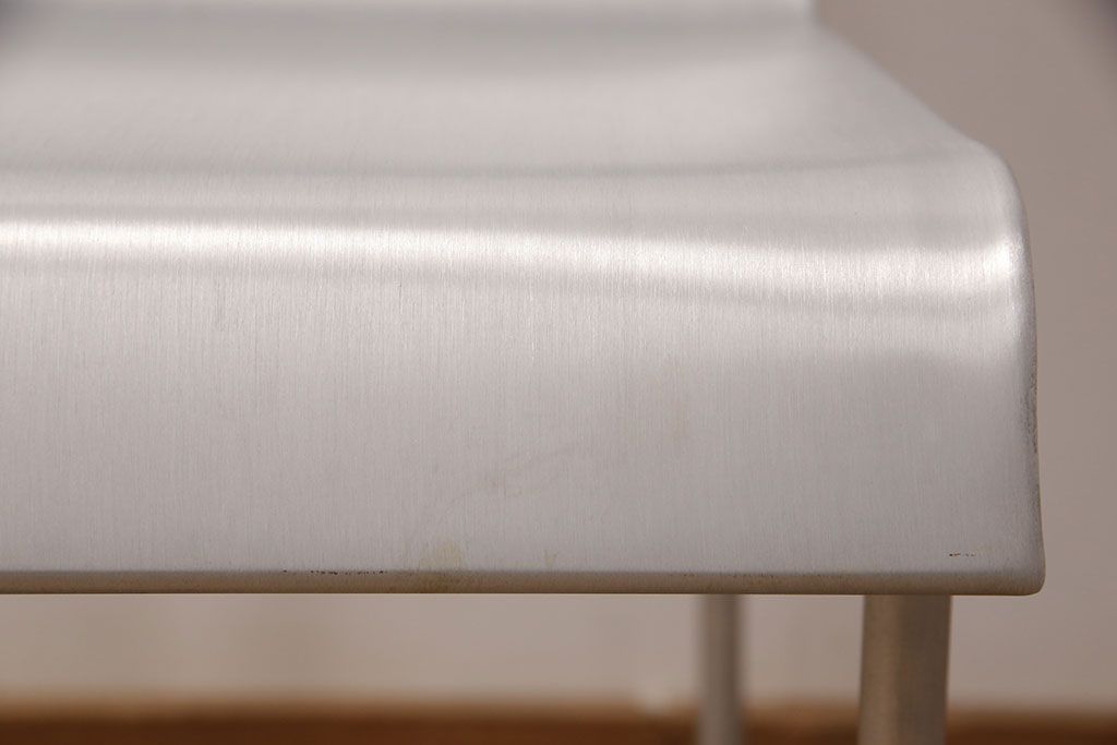 中古　emeco(エメコ)　SUPERLIGHT(スーパーライト)　メンズライクの空間づくりにおすすめのアルミ製チェア(サイドチェア、椅子)(定価約14万円)(R-052028)