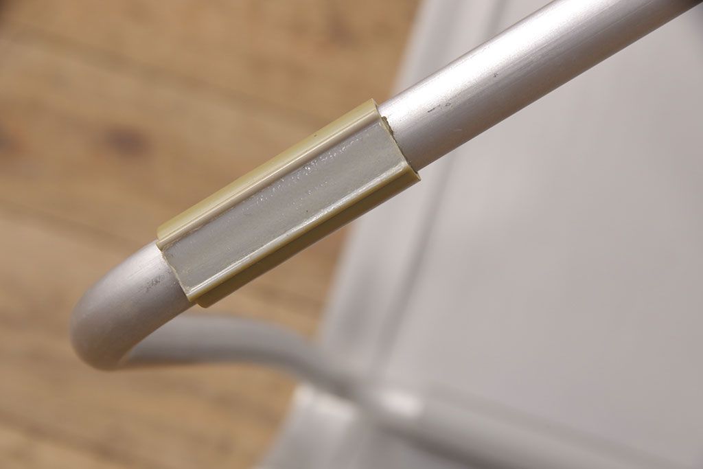 中古　emeco(エメコ)　SUPERLIGHT(スーパーライト)　メンズライクの空間づくりにおすすめのアルミ製チェア(サイドチェア、椅子)(定価約14万円)(R-052028)