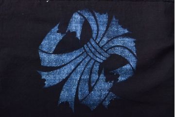 明治〜大正　古い家紋入り藍染め　木綿古布(R-052037)