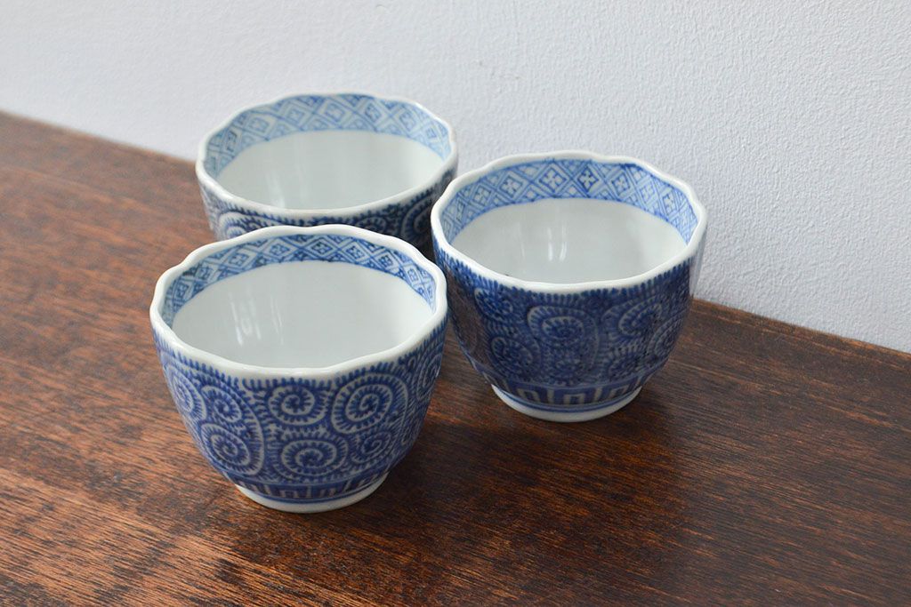 古伊万里 窓絵 染付 たこ唐草模様 猪口 3個 [B22196] 古伊万里 窓絵 染付 たこ唐草模様 猪口 3個 [B22196] Yahoo