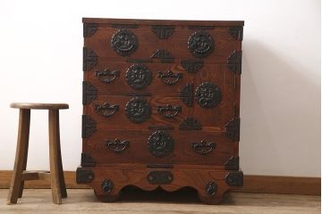 中古　美品　岩谷堂箪笥　厚みのある金具が立派な威厳のある車箪笥(小箪笥、チェスト、引き出し)(R-052083)
