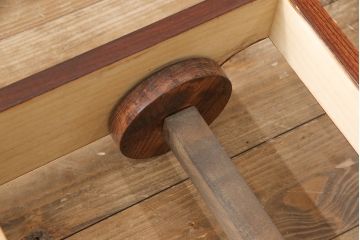 中古　美品　岩谷堂箪笥　厚みのある金具が立派な威厳のある車箪笥(小箪笥、チェスト、引き出し)(R-052083)