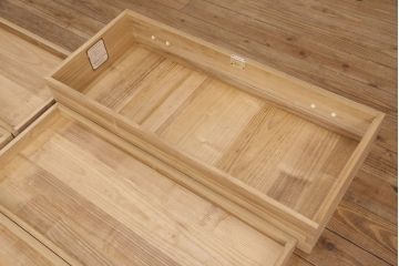 中古　美品　春日部桐たんす　桐材の明るい木肌に桑材の縁取りが粋なアクセントになっている総桐箪笥(並厚)(和タンス、着物箪笥、引き出し、チェスト、衣装箪笥)(定価約90万円)(R-052086)