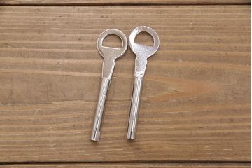 中古　美品　春日部桐たんす　桐材の明るい木肌に桑材の縁取りが粋なアクセントになっている総桐箪笥(並厚)(和タンス、着物箪笥、引き出し、チェスト、衣装箪笥)(定価約90万円)(R-052086)