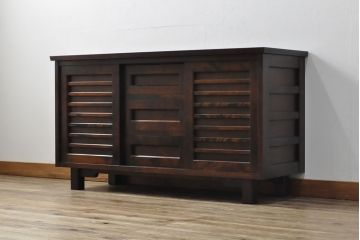 ヴィンテージ家具　北海道民芸家具　絶版品　モダンな雰囲気漂うシックなサイドボード(リビングボード、収納棚、サイドキャビネット、ビンテージ)(R-052088)