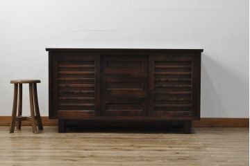 ヴィンテージ家具　北海道民芸家具　絶版品　モダンな雰囲気漂うシックなサイドボード(リビングボード、収納棚、サイドキャビネット、ビンテージ)(R-052088)