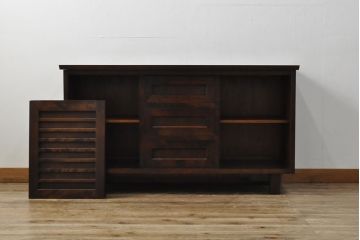 ヴィンテージ家具　北海道民芸家具　絶版品　モダンな雰囲気漂うシックなサイドボード(リビングボード、収納棚、サイドキャビネット、ビンテージ)(R-052088)