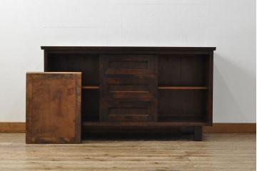 ヴィンテージ家具　北海道民芸家具　絶版品　モダンな雰囲気漂うシックなサイドボード(リビングボード、収納棚、サイドキャビネット、ビンテージ)(R-052088)