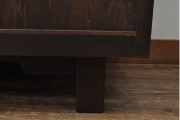 ヴィンテージ家具　北海道民芸家具　絶版品　モダンな雰囲気漂うシックなサイドボード(リビングボード、収納棚、サイドキャビネット、ビンテージ)(R-052088)